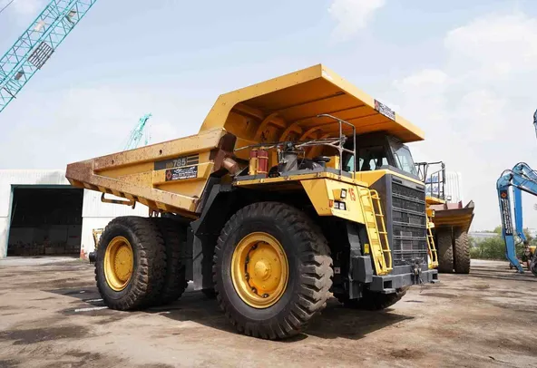 2020 Komatsu HD785-7 Rigid Dump Truck Front Right View - RD-0490