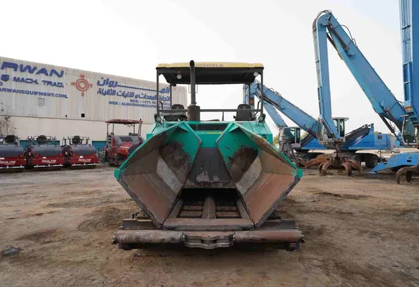 2020 Vögele 0763 Super 1400 Track Paver Front View - AS-0054