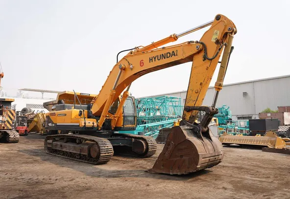 2020 Hyundai 480LC-9S Track Excavator Front Right View