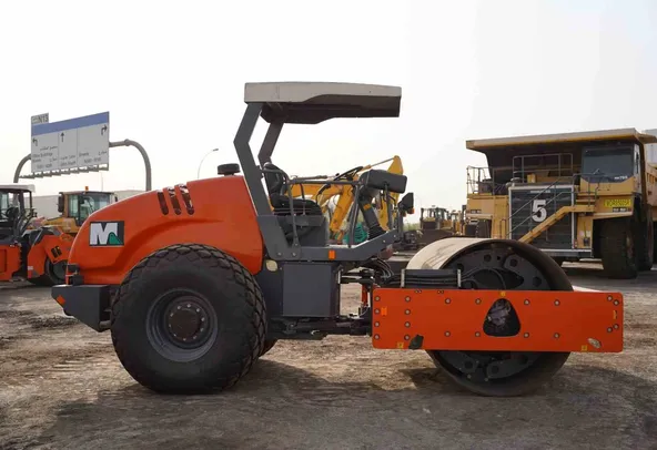2021 Hamm 311D Single Drum Roller Right View - RO-0438