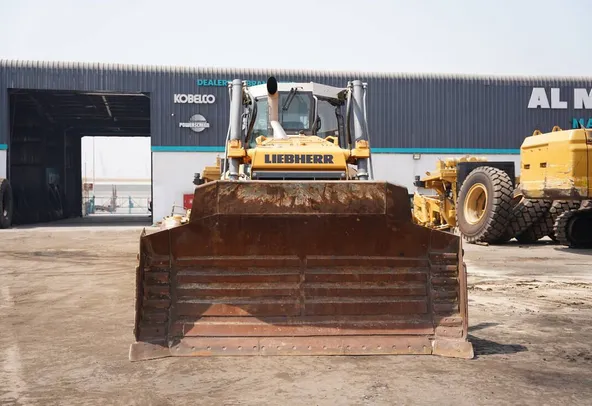2021_liebherr_736_bulldozer_front_view