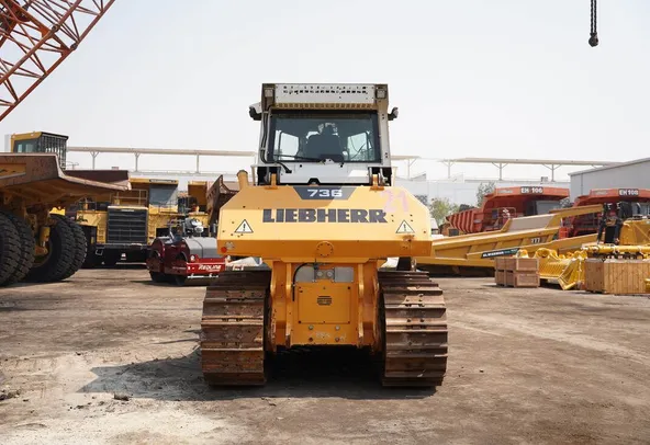 2021_liebherr_736_bulldozer_rear_view