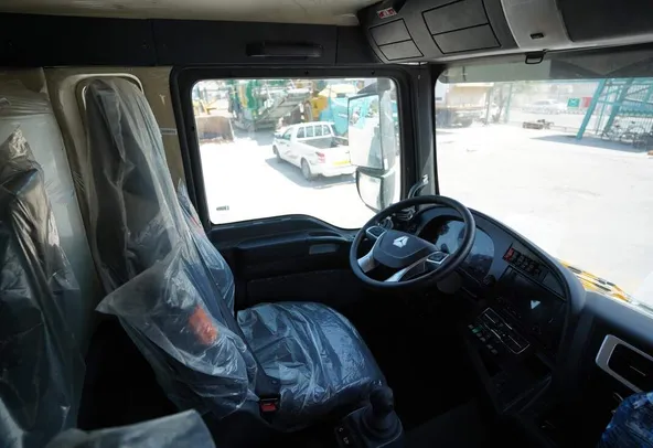 2022 Sinotruk Sitrak G7 440 6x4 Recovery Truck Low-Bed Truck Transport Prime Mover Truck Trailer Head Semi Long Haul Large Load Truck Cabin View