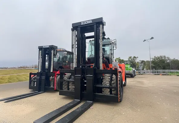 Socma HNF-250 Forklift Front Image