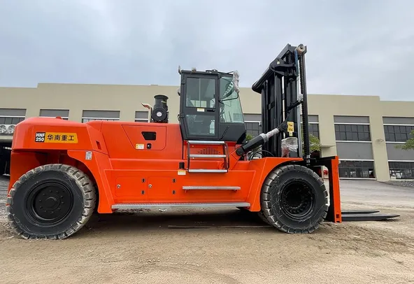 Socma HNF-250 Forklift RIght Side Image