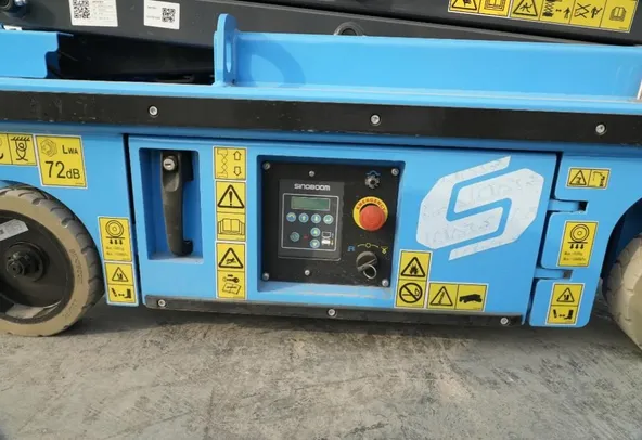 Sinoboom 0407SE Electric Scissor Lift Buttons View