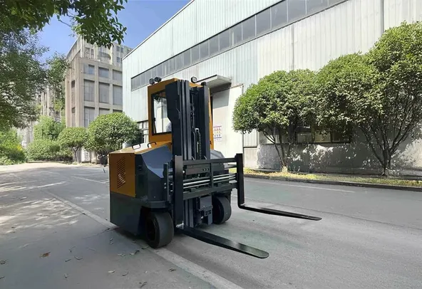 2025 Socma MQK30 All-Directional Electric Forklift Front Right View