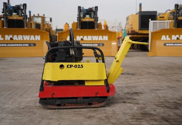 2001 Dynapac LG550 Plate Compactor left side view - Al Marwan Machinery
