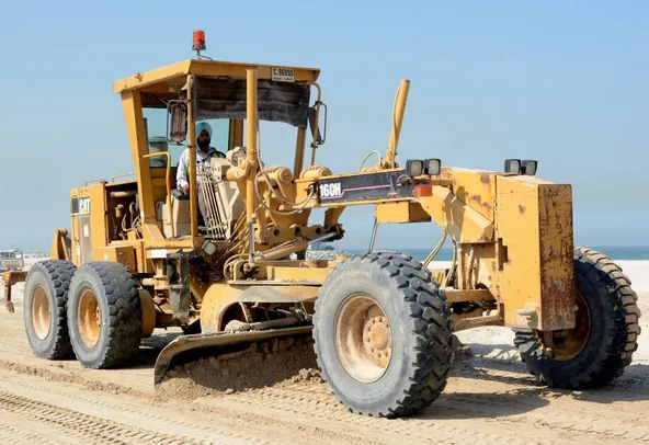 Rent motor grader with 4.2 blade width | Al Marwan
