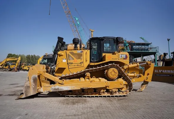 Caterpillar D8T Dozer 2021 left side view  - Al Marwan Heavy Machinery