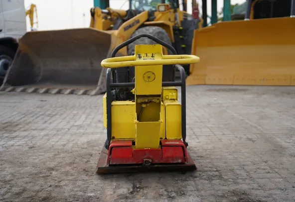 2001 Dynapac LG550 Plate Compactor rear view - Al Marwan Machinery