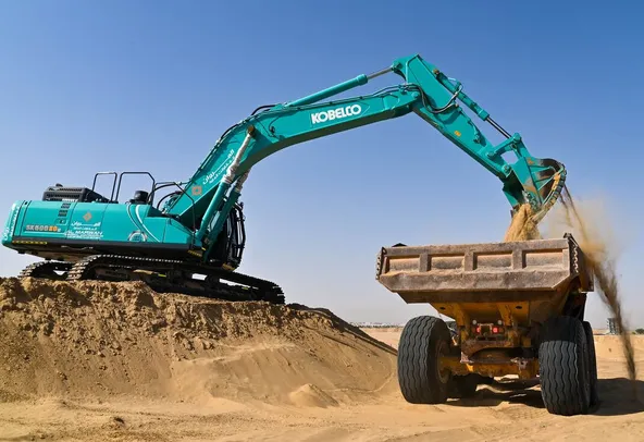 Rent Large 50 Ton Standard Excavators | Al Marwan