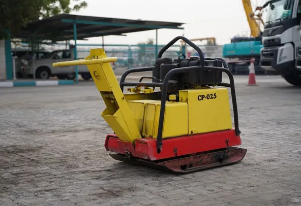 2001 Dynapac LG550 Plate Compactor rear right view - Al Marwan Machinery