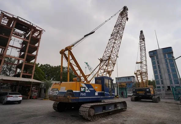 1995 Kobelco 7045 Crawler Crane CRC-0194 - rear right- Al Marwan Machinery