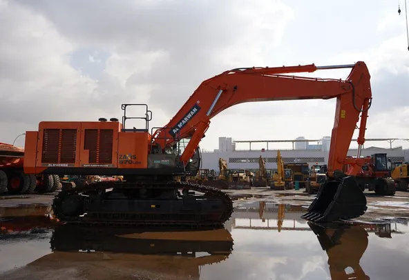 2017 Hitachi ZX870 Crawler Excavator - left-side - Al Marwan Machinery