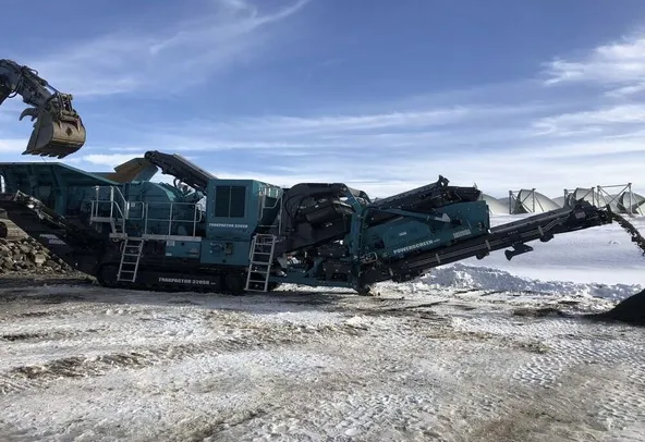 Powerscreen Trakpactor 320SR Impact Crushers - Right side view