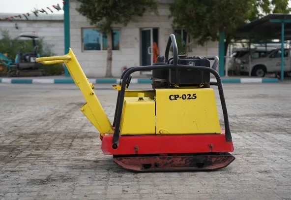 2001 Dynapac LG550 Plate Compactor right side view - Al Marwan Machinery