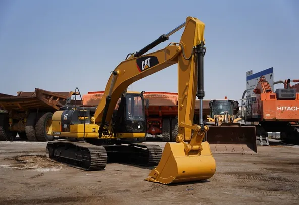 2020 CAT Caterpillar 323D3 Medium 22-Ton Tracked Excavator Crawler Digger-Front-Left