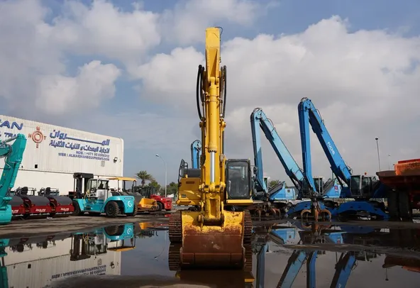 2016 Komatsu PC450-10 Track Excavator front-view - Al Marwan