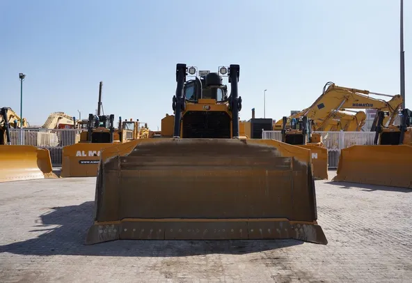 Caterpillar D8T Dozer 2021 front view  - Al Marwan Heavy Machinery
