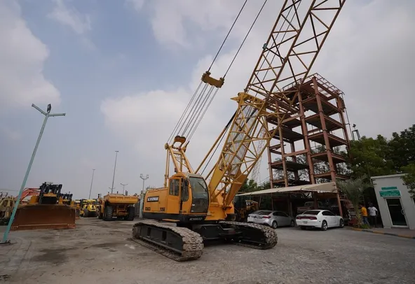 1995 Kobelco 7055-3F Crawler Crane CRC-0085 - front right - Al Marwan Machinery
