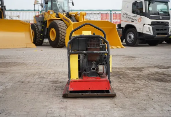 2001 Dynapac LG550 Plate Compactor front view - Al Marwan Machinery