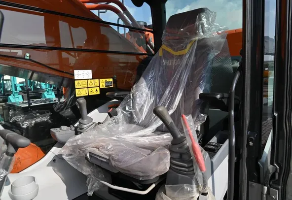 2017 Hitachi ZX870 Crawler Excavator -cabin-Al Marwan