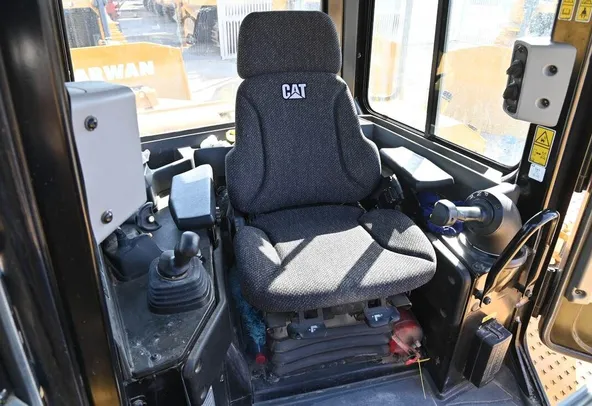 Caterpillar D8T Dozer 2021 cabin view  - Al Marwan Heavy Machinery