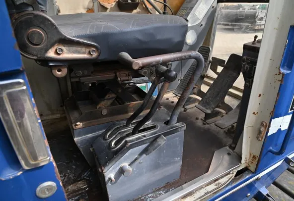1995 Kobelco 7045 Crawler Crane CRC-0194 - cabin view- Al Marwan Machinery