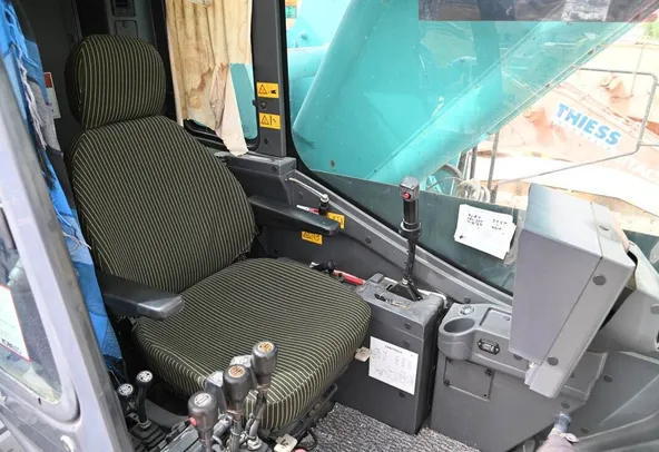 2015 Kobelco 7250S Crawler Crane CRC-0300 cabin view- Al Marwan Machinery