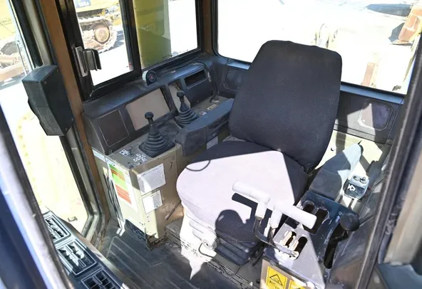2004 Komatsu D275A-2 Bulldozer cabin view | Al Marwan