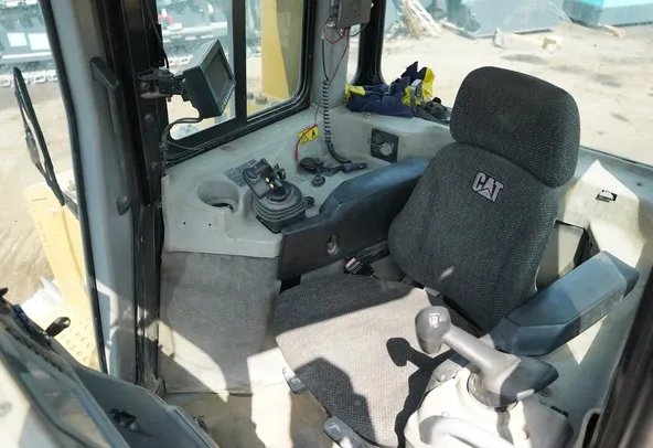 2014 Cat D6T LGP Bulldozer TT-TT-0107 cabin view | Al Marwan