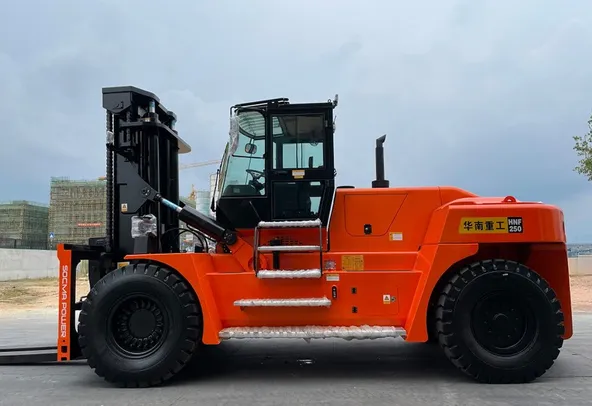 Socma HNF-250 Forklift Left Side Image