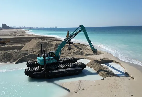 amphibious_long_boom_excavator_application_image