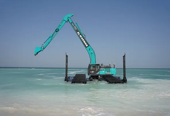 amphibious_long_boom_excavator_marine-work
