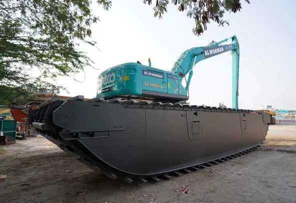 amphibious_long_boom_excavator_rear_right_view
