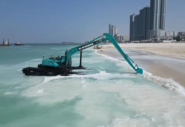 amphibious_long_boom_excavator_working