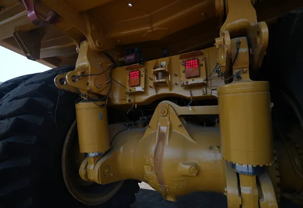 Cat 777E off-highway truck hydraulics image