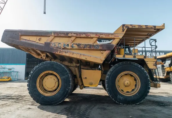 Caterpillar Rigid Dump Truck 777D Right Side Image