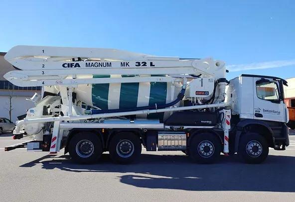Cifa MK32L truck mixer pump right view