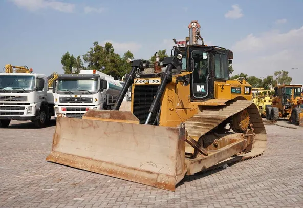 Buy the Cat D6R LGP Bulldozer-Heavy Duty Tasks | Al Marwan 