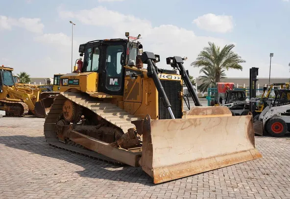 Buy the Cat D6R LGP Bulldozer-Heavy Duty Tasks | Al Marwan 