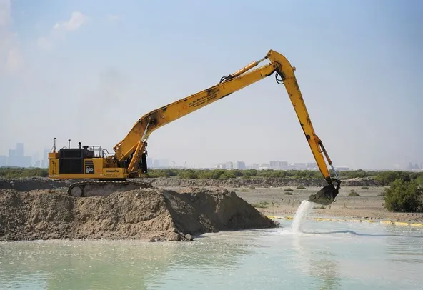 Expand Reach: 85-Ton Long Boom Excavator Rentals | Al Marwan