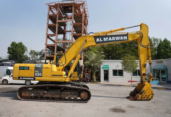 2015 Komatsu PC220-8M0 Track Excavator Right sideview |Al Marwan