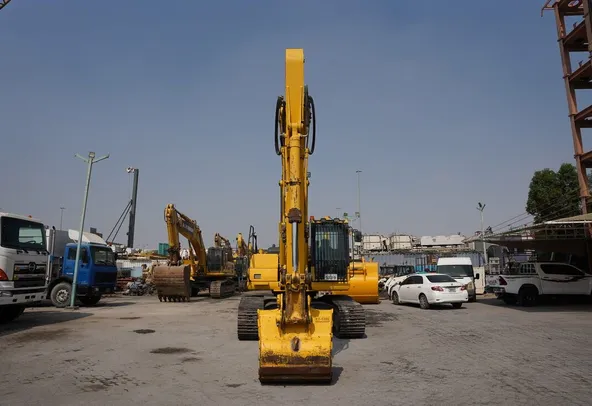 2015 Komatsu PC220-8M0 Track Excavator Front view |Al Marwan