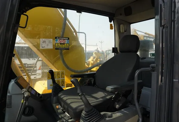 2015 Komatsu PC220-8M0 Track Excavator cabin view |Al Marwan