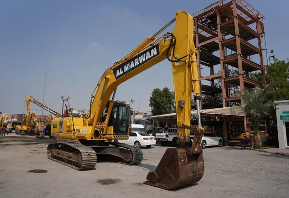 2015 Komatsu PC220-8M0 Track Excavator Front right view |Al Marwan