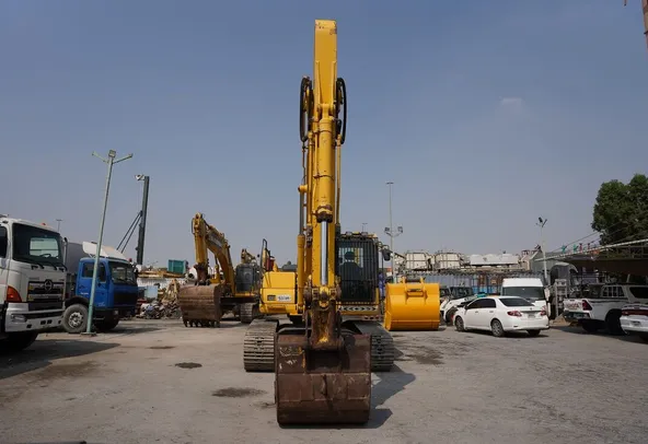 2015 Komatsu PC220-8M0 Track Excavator Front view |Al Marwan