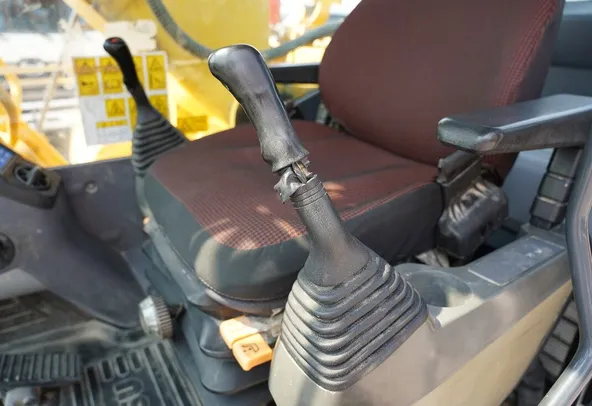 2015 Komatsu PC220-8M0 Track Excavator cabin view |Al Marwan