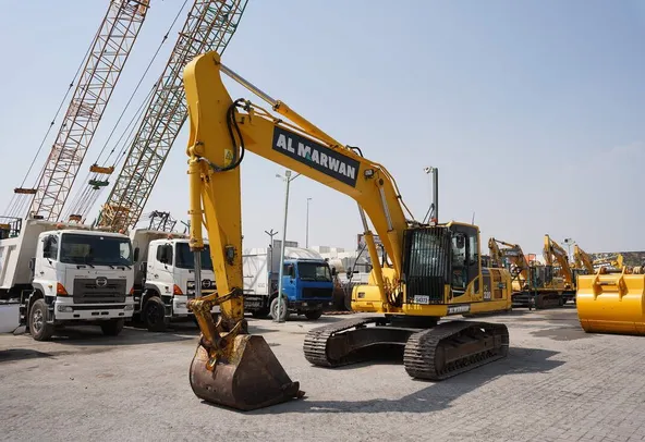 2015 Komatsu PC220-8M0 Track Excavator Front left view |Al Marwan